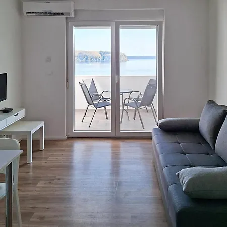 1 Bedroom Cozy In Rtina