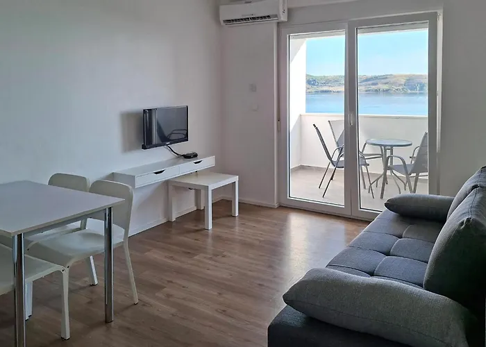 1 Bedroom Cozy In Appartement Rtina