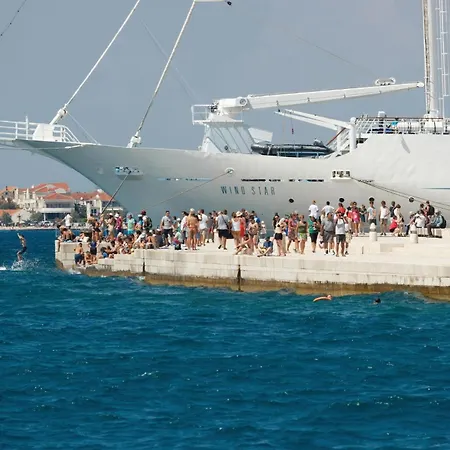 아파트 1 Bedroom Cozy In 르티나