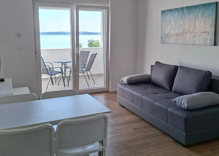 1 Bedroom Cozy In Апартаменты Ртина