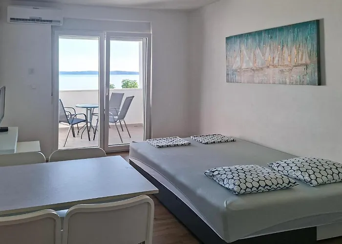 1 Bedroom Cozy In 르티나